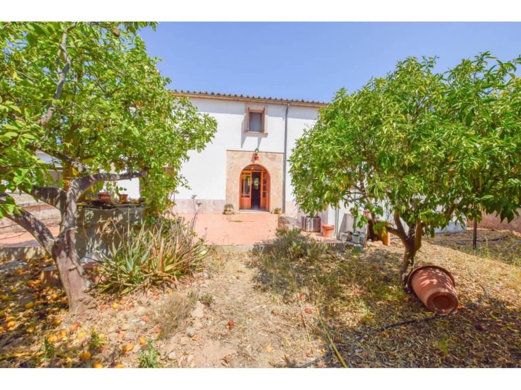 CASA MALLORQUINA DE DOS PLANTAS CON GARAJE, TERRAZA Y SOLAR DE 1075 M ² EN ESTABLIMENTS