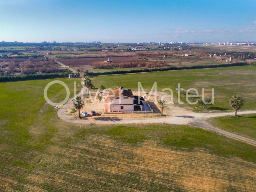 VILLA ON 87.000m² LAND IN SANT JORDI