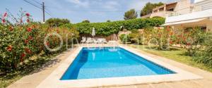 PLANTA BAJA JUNTO A LA PLAYA CON PISCINA COMUNITARIA Y JARDÍN PROPIO