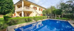 VILLA WITH GARDEN, POOL AND GARAGE