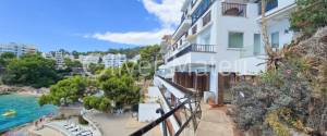 APARTAMENTO CON TERRAZA Y VISTAS FRONTALES AL MAR EN ILLETAS