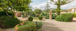 CASA MALLORQUINA CENTENARIA CON  JARDÍN Y GARAJE